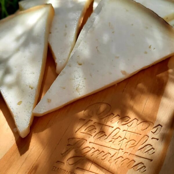 Imagen de Tabla con logo